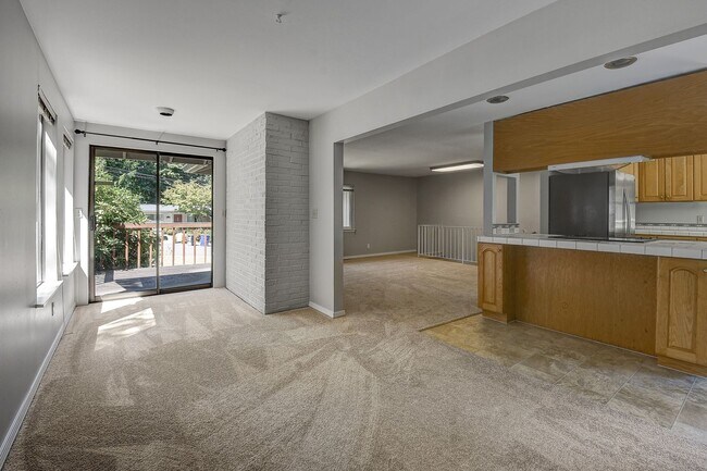 Building Photo - 3bd/2.5ba Bellevue Home