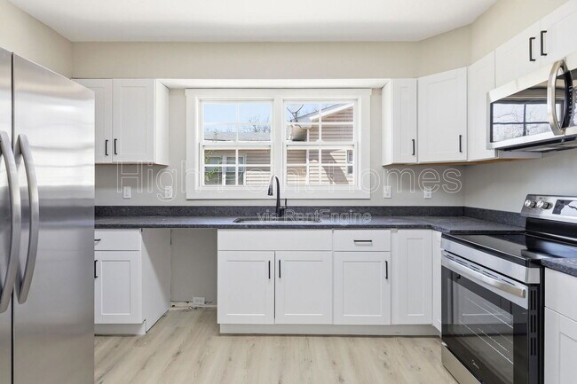 Building Photo - 2406 Kirby Ave