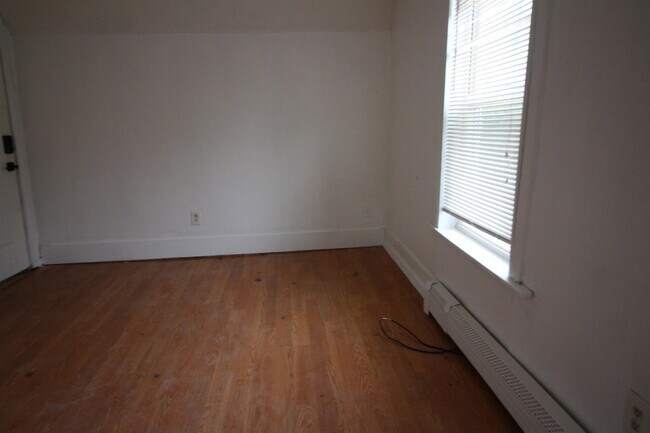 Building Photo - 11 Elm St