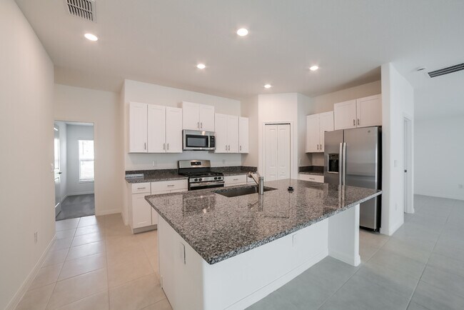 Building Photo - 4125 84th Ct E