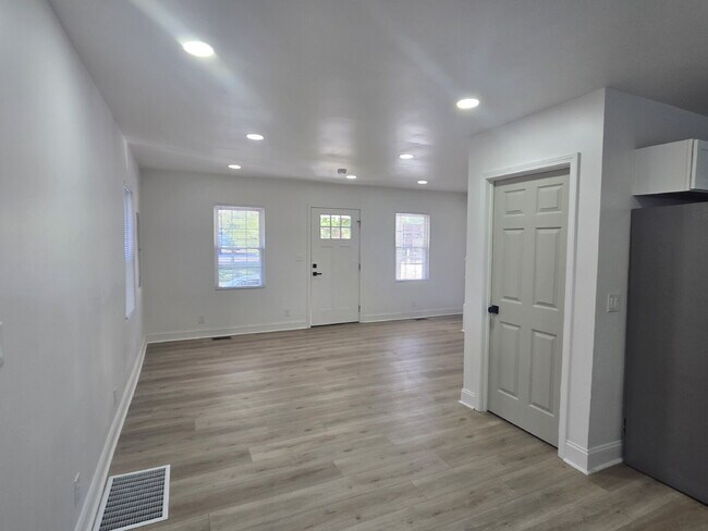 Building Photo - "Newly and beautifully remodeled 3-Bed home on Denmark Street!"