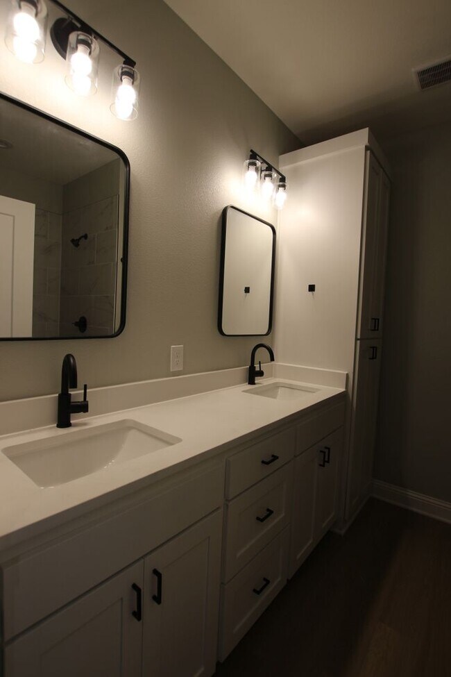 Building Photo - Coming Soon! 3 Bed 2 Bath Town Home in Tyler, Tx!