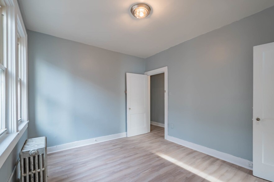 Building Photo - 2118 Bedford Ave