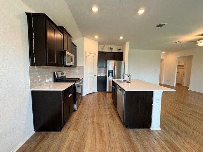 Building Photo - 208 Magione St