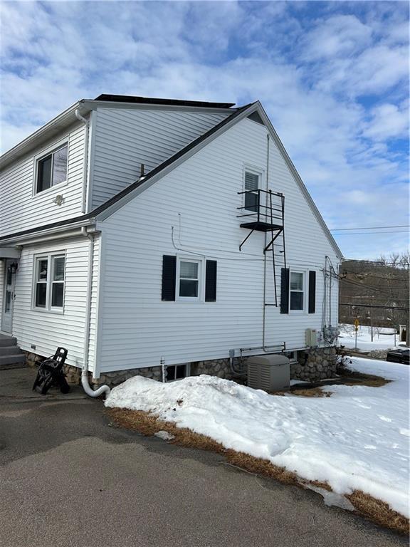 Building Photo - 103 Oak St