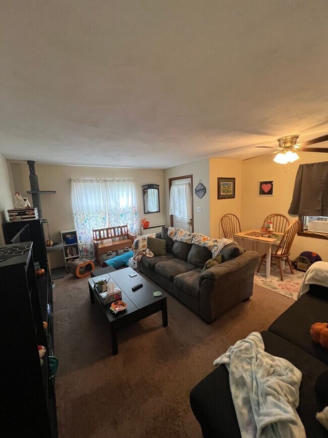 Building Photo - 38 Woodhill Ct