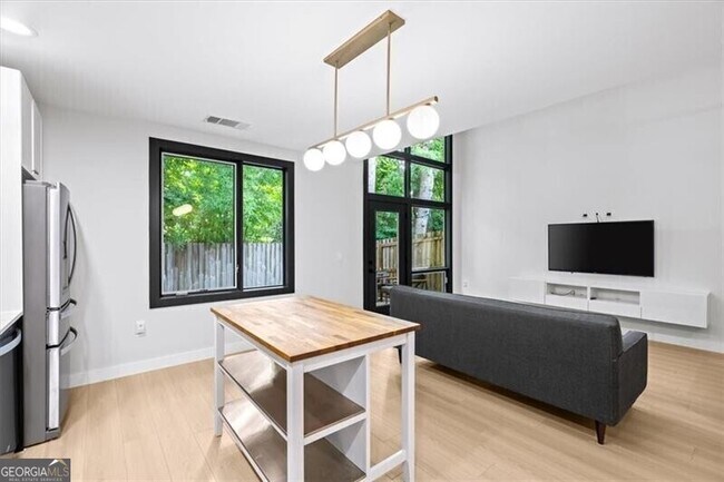 Building Photo - 1364 Rietveld Row NW