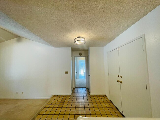 Building Photo - 1150 Stafford Dr