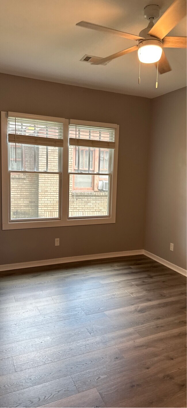 Building Photo - 124 Melrose Cir