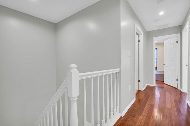 Building Photo - 40 Cottonwood St