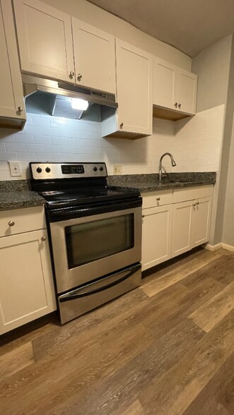 Building Photo - 250 Spring St