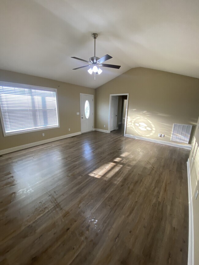 Building Photo - 328 Fairbanks Ave