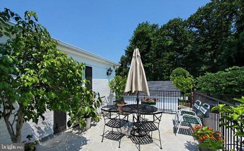 Building Photo - 7640 Provincial Dr