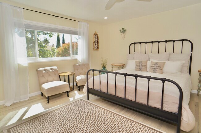 Building Photo - 15341 Vermont St