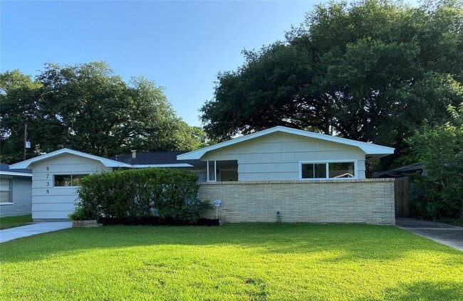 Primary Photo - 6738 Hendon Ln
