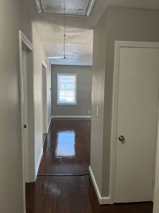 Building Photo - 4 Bedroom / 2 Bathroom Home for Rent in Co...