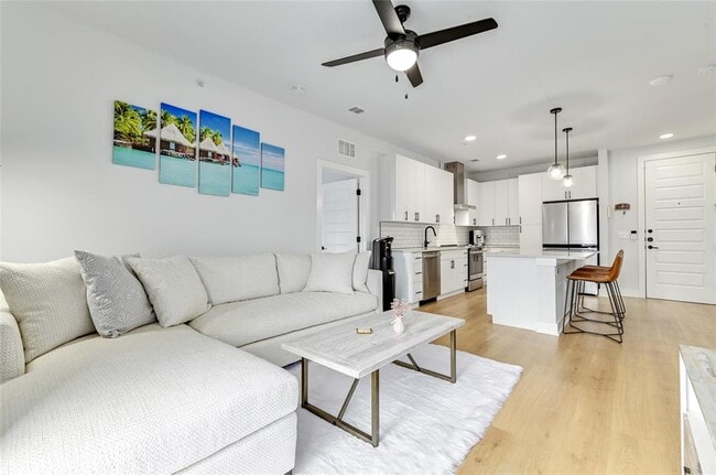 Building Photo - 3101 Govalle Ave