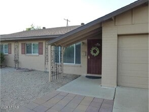 Building Photo - 946 E Loma Vista Dr