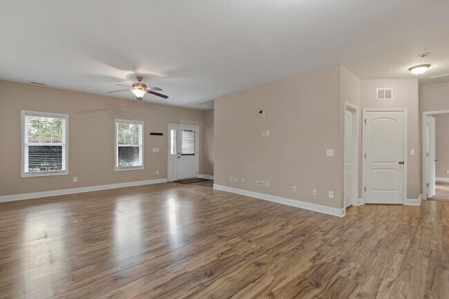 Building Photo - Beautiful 3-bedroom, 2.5-bathroom home available for lease in Hampstead