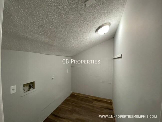Building Photo - Renovated 3 Bedroom 2 Bath in Whitehaven!