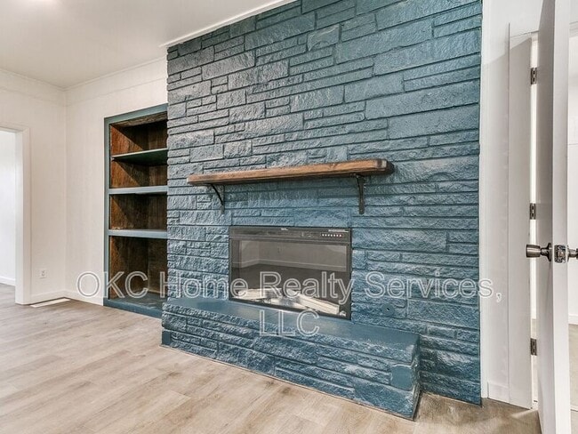 Building Photo - 1812 W Noble Ave