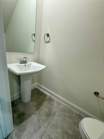 Building Photo - 808 Santa Lucia Dr