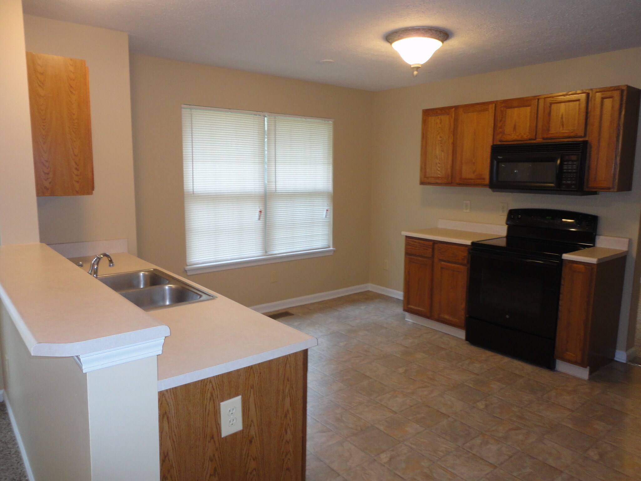 Building Photo - 620 Crystal Woods Cir