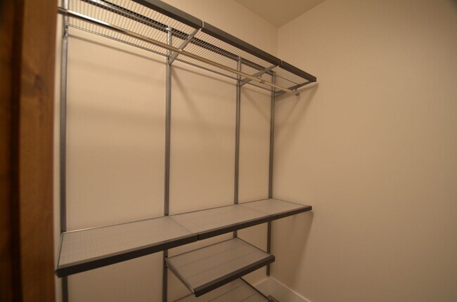 Building Photo - 300 Washington Rd