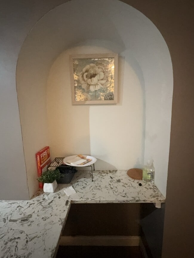 Building Photo - $250 Off Rent!!! Cozy & Spacious 1BR/1BA A...