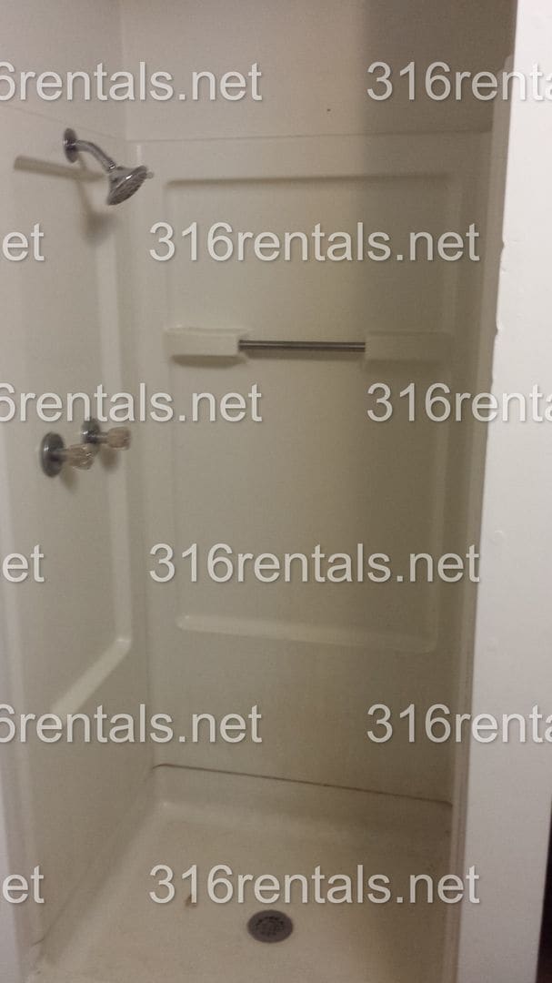 Building Photo - $795 - 2 bed 1 bath - Single Family Home