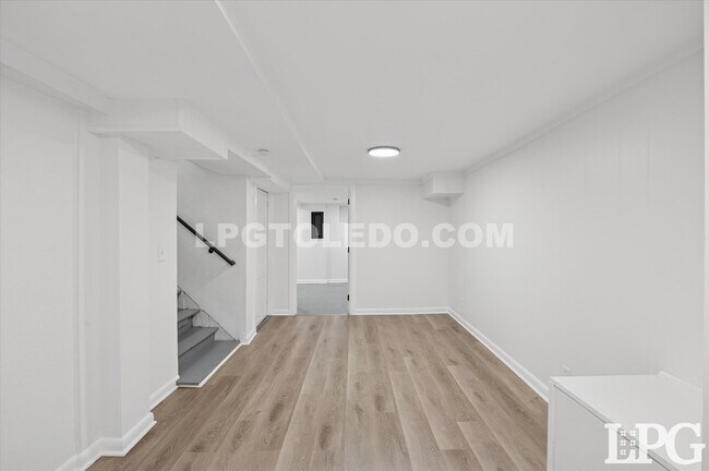 Building Photo - 4013 Caroline Ave