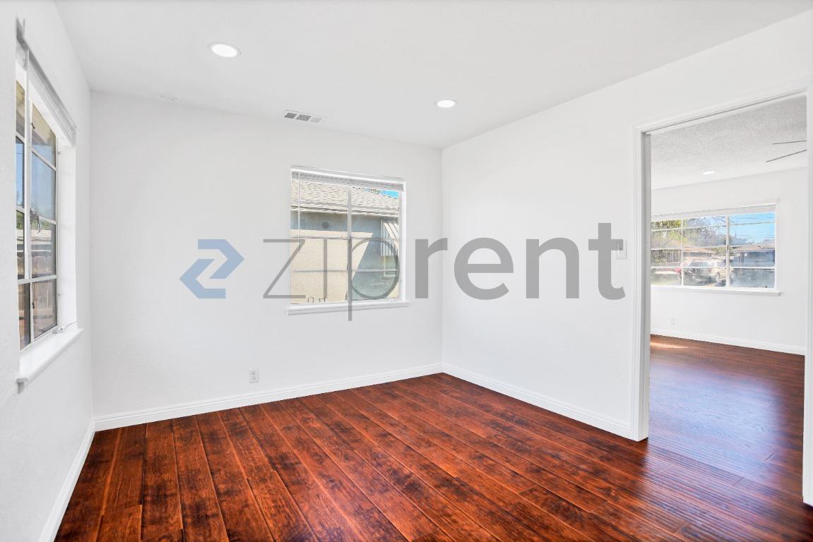 Building Photo - 1335 E Brown Ave