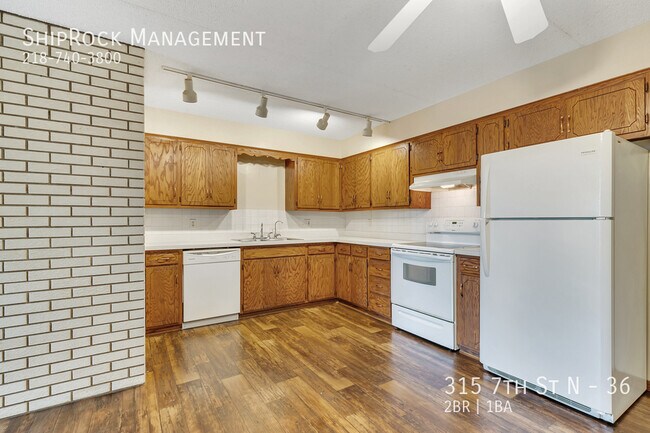 Building Photo - 315 7th St N