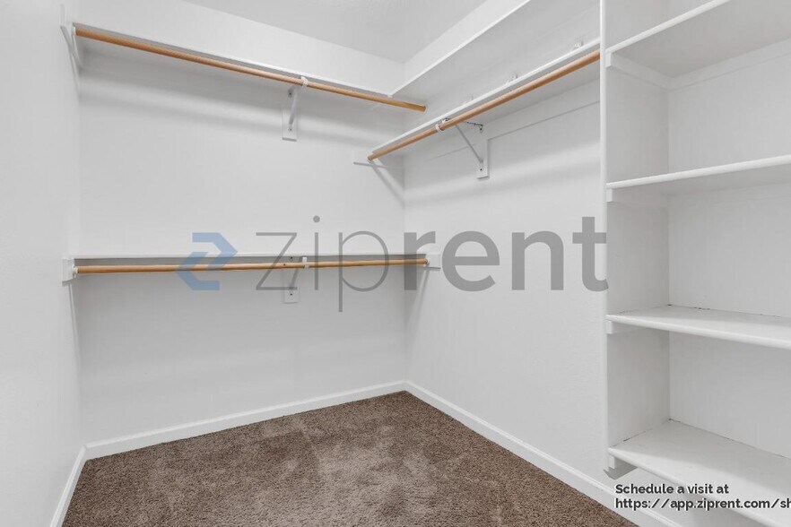 Building Photo - 2812 25th Pl