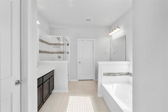 Building Photo - 2405 Bayrose Dr