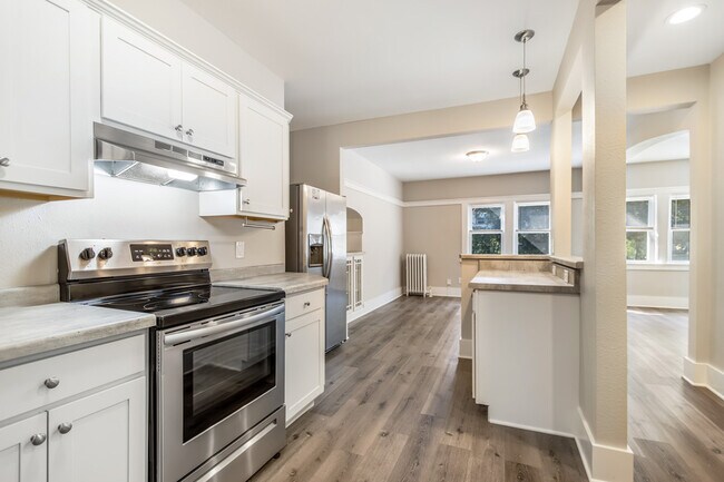 Building Photo - 834 N 70th St