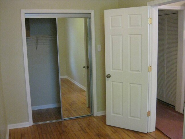 Building Photo - 3638 W Diversey Ave