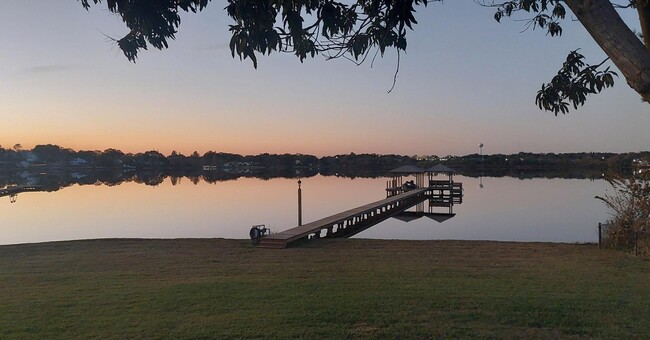 Building Photo - 1026 S Lake Mariam Dr