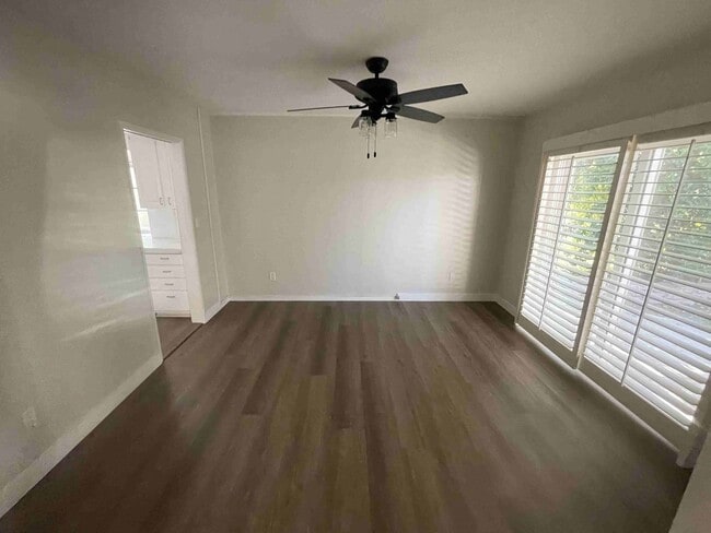 Building Photo - BEAUTIFUL FOUR BEDROOM TWO AND A HALF BATH HOME!