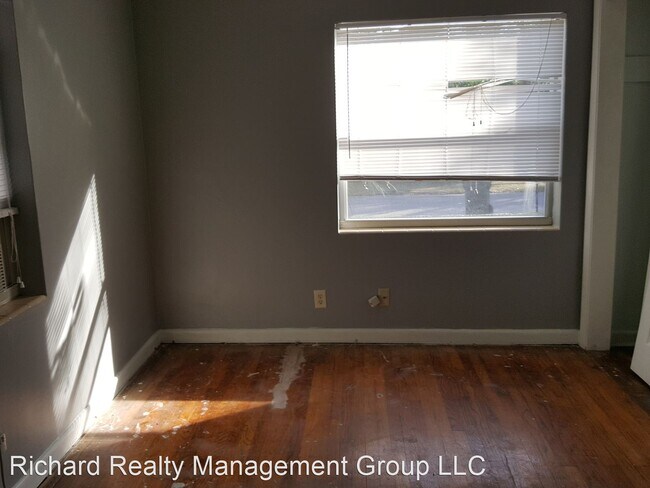 Building Photo - 1 br, 1 bath House - 532 W. De Soto Street