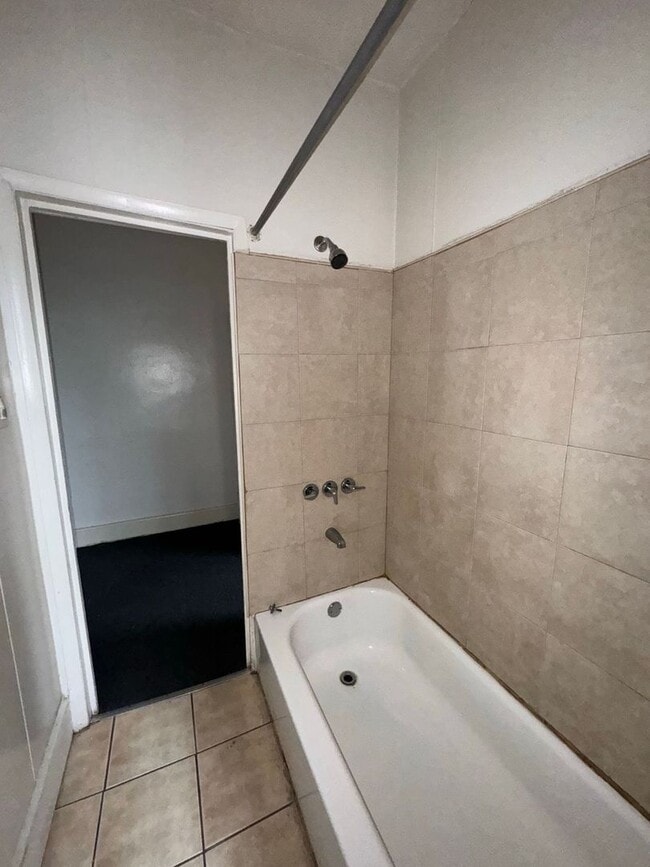 Building Photo - 1016 Pine St