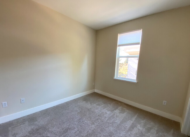 Building Photo - 310 City Center Dr