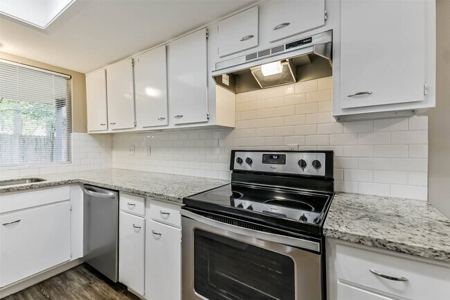 Building Photo - 26 W Broken Oak Ct