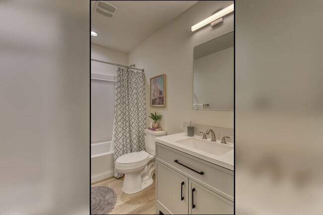 Building Photo - 4913 E 6th Ave