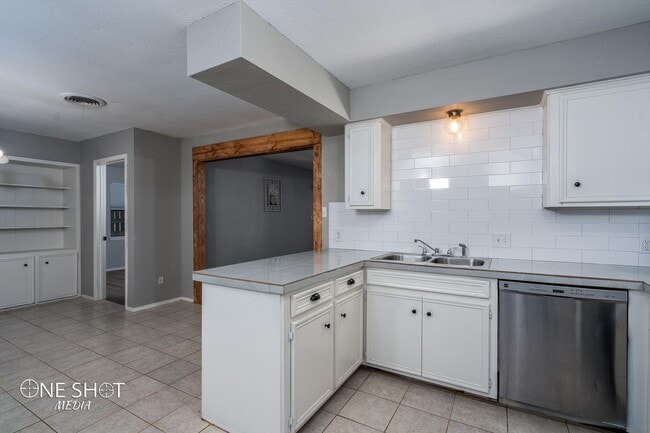 Building Photo - 3216 Chimney Rock Rd