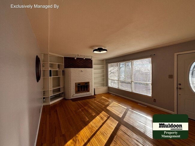 Building Photo - Available now! Beautiful 4 bedroom home with garage! Near downtown.