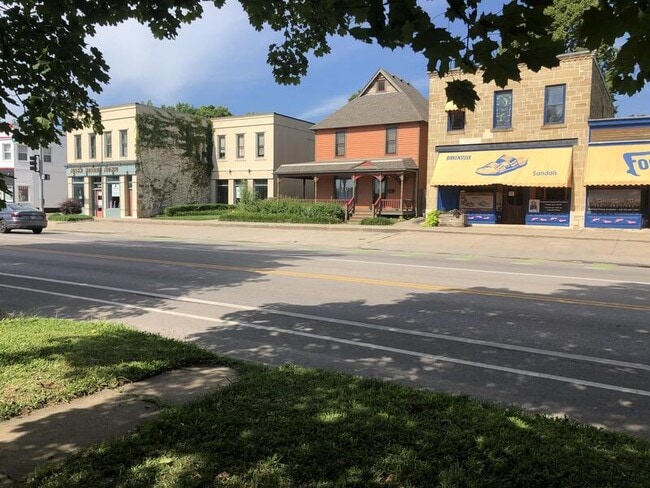 Building Photo - 1336 Massachusetts St