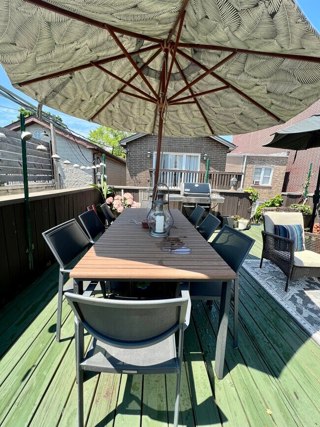 Rooftop deck - 1525 N Maplewood Ave