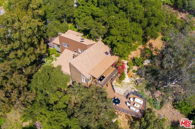 Building Photo - 21338 Colina Dr
