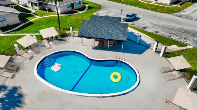 Building Photo - Pet-friendly 2 Bedroom 1 Bath - Easy and L...